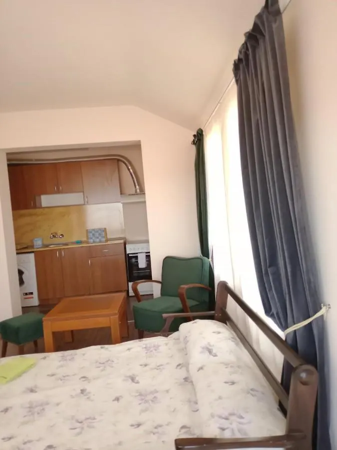 Wild Cherry 2 Bedroom Apartament Economy-3 바르나