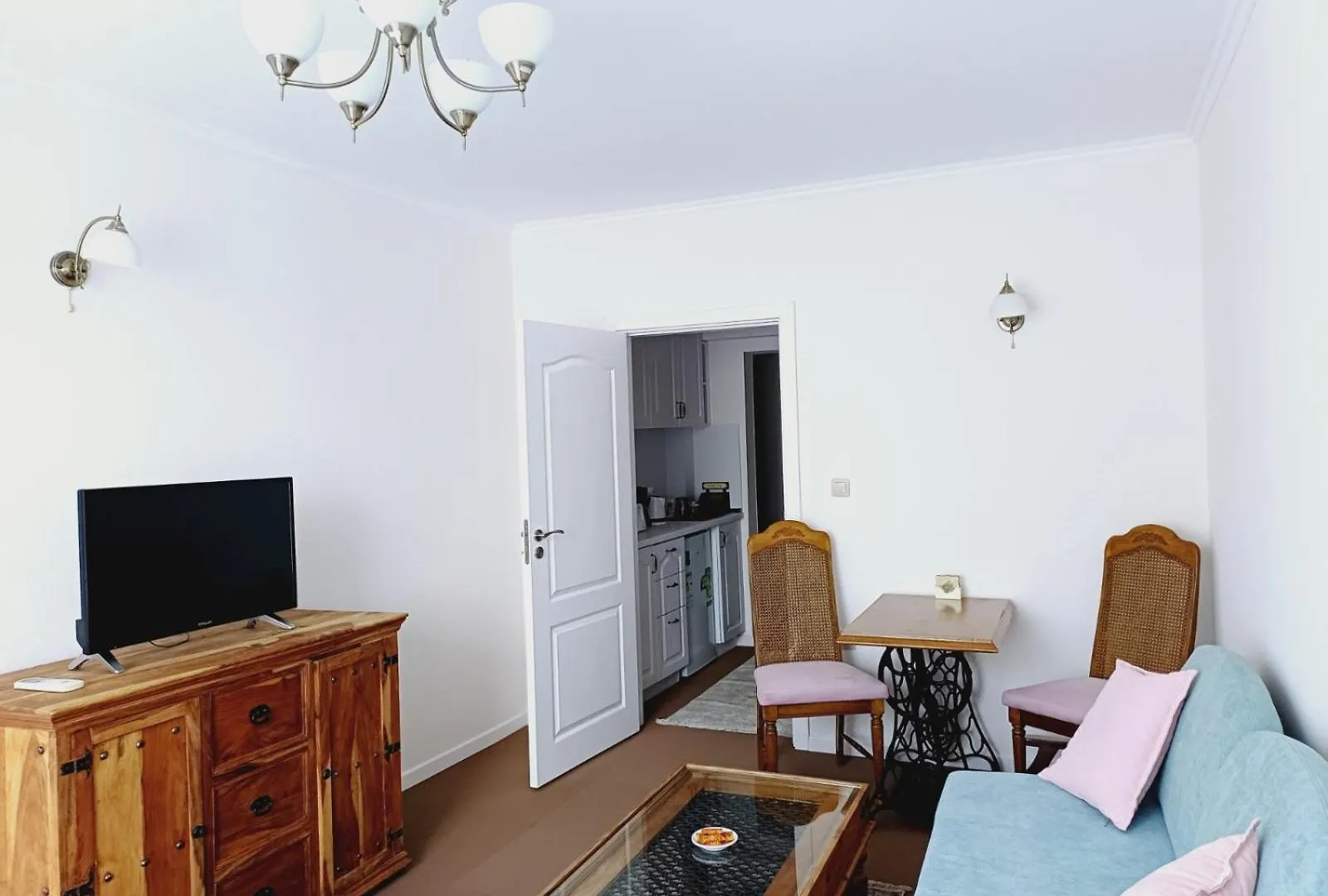 Wild Cherry 2 Bedroom Apartament Economy-3 바르나